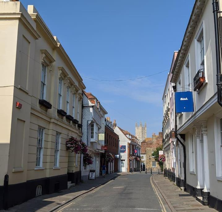 Apartment 6 At Number 8: City Centre, 1 Bedroom, Sofa Bed In Lounge Canterbury Eksteriør bilde