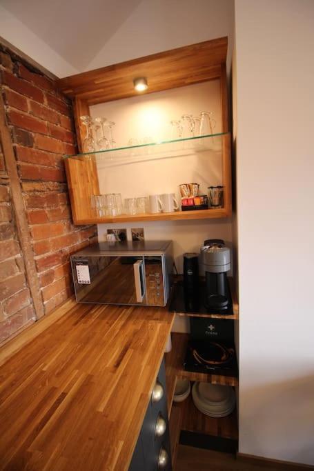 Apartment 6 At Number 8: City Centre, 1 Bedroom, Sofa Bed In Lounge Canterbury Eksteriør bilde
