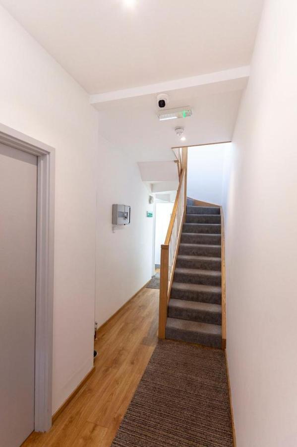 Apartment 6 At Number 8: City Centre, 1 Bedroom, Sofa Bed In Lounge Canterbury Eksteriør bilde