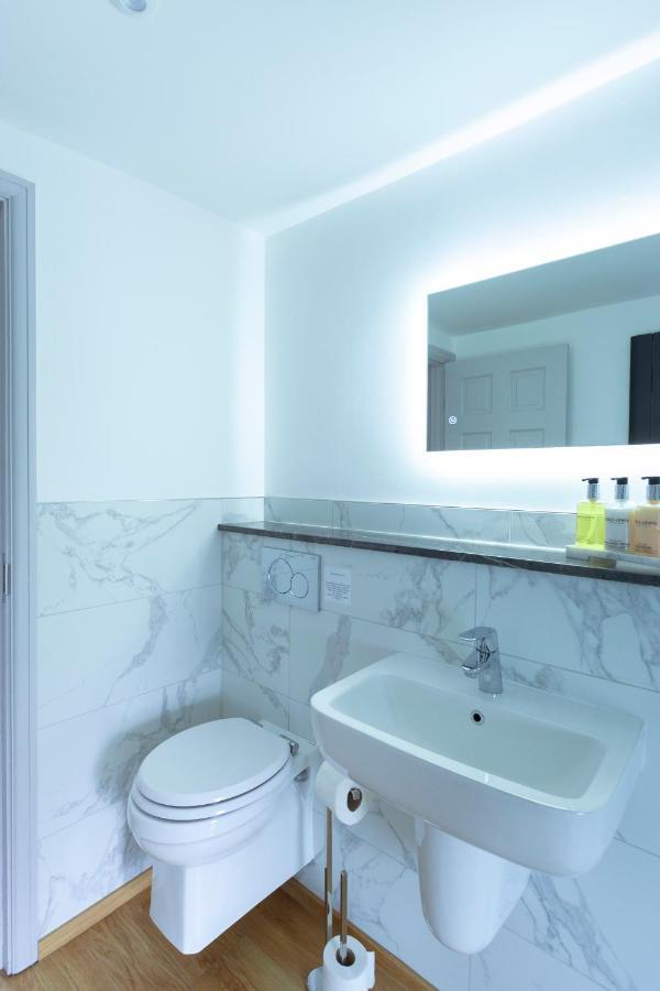 Apartment 6 At Number 8: City Centre, 1 Bedroom, Sofa Bed In Lounge Canterbury Eksteriør bilde